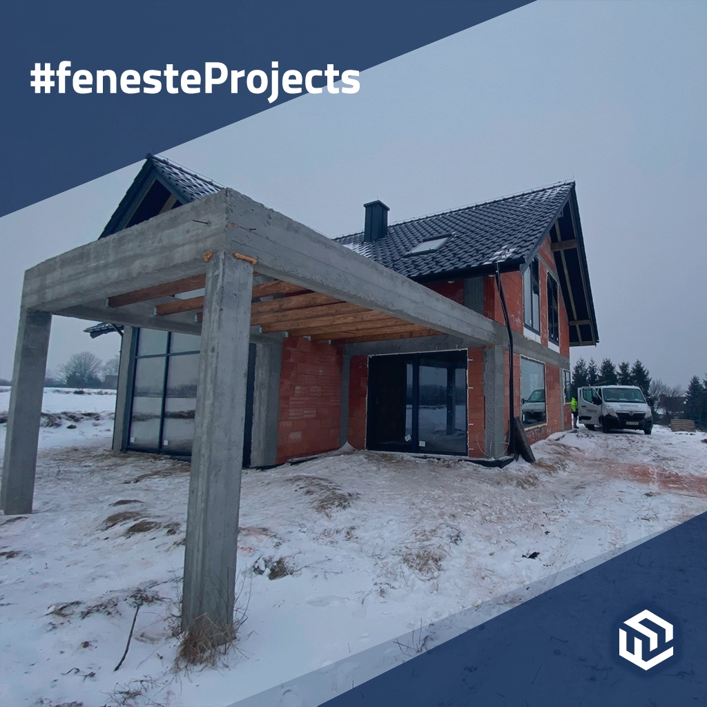 Maison avec terrasse spacieuse et vitrage panoramique projets profiles-de-fenetre    