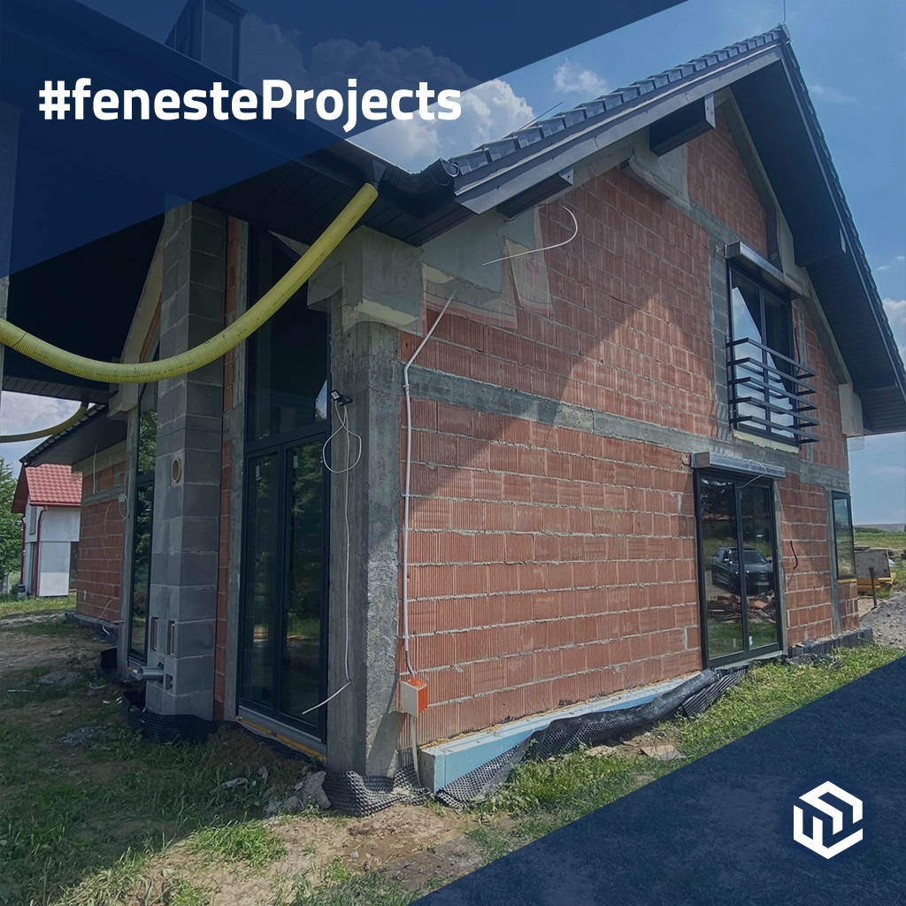 Maison moderne avec doubles fenêtres triangulaires projets profiles-de-fenetre aluminium aliplast genese-75 